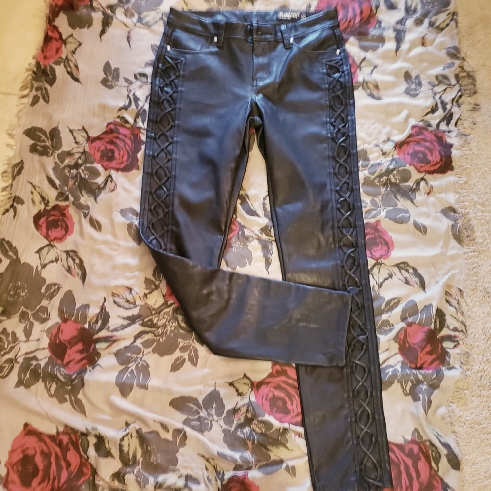 BLANK NYC BLACK LEATHER READE CROP JEANS DENIM PANTS LACE UP SIDE DETAIL 26 - Picture 2 of 4